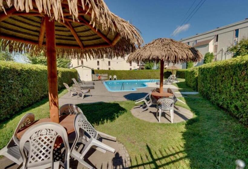 Magog Waterfront Condo