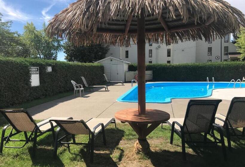 Magog Waterfront Condo