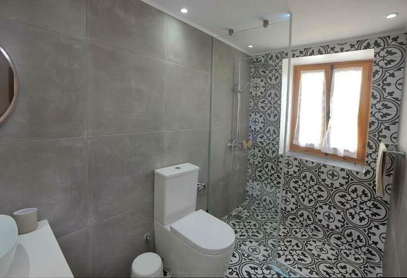 Pentasino Traditional House