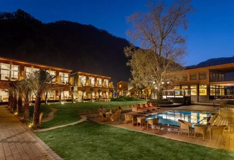 リゾートホテル Justa Rasa Retreat & Spa Rishikesh