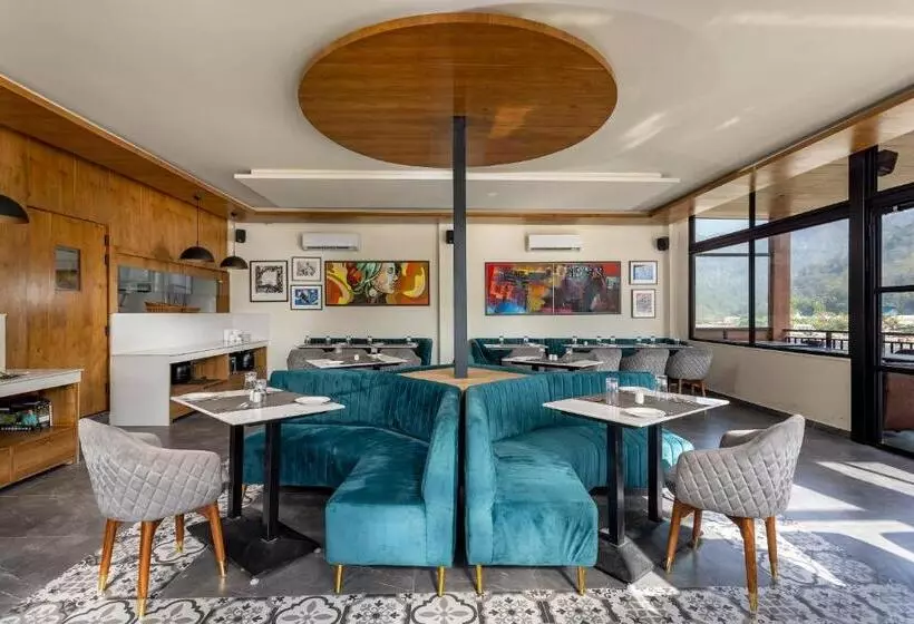 リゾートホテル Justa Rasa Retreat & Spa Rishikesh