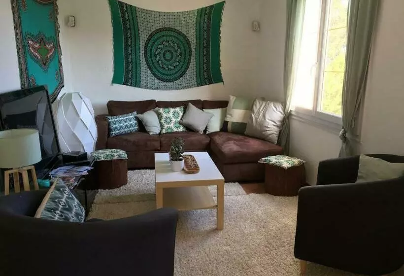 تختخواب و صبحانه Bed,kitchen And Swimming Pool Villa Esterel