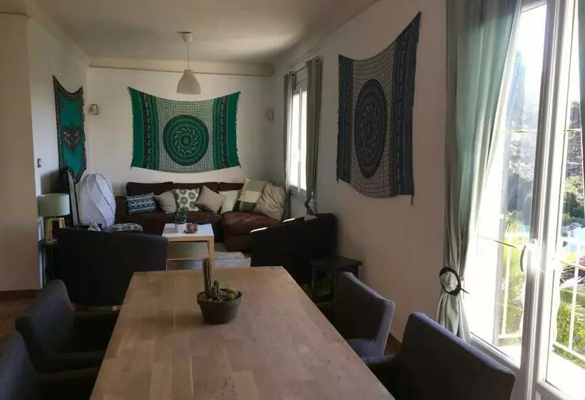 تختخواب و صبحانه Bed,kitchen And Swimming Pool Villa Esterel