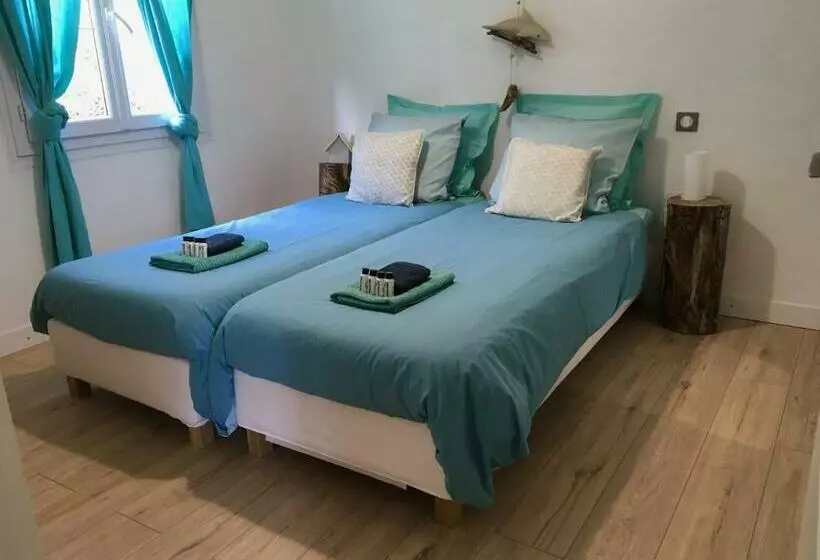 تختخواب و صبحانه Bed,kitchen And Swimming Pool Villa Esterel