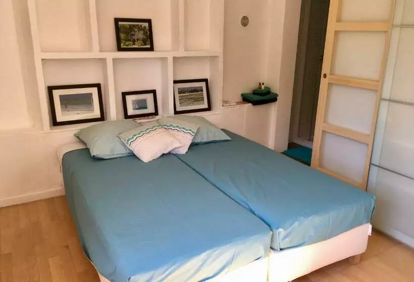 تختخواب و صبحانه Bed,kitchen And Swimming Pool Villa Esterel