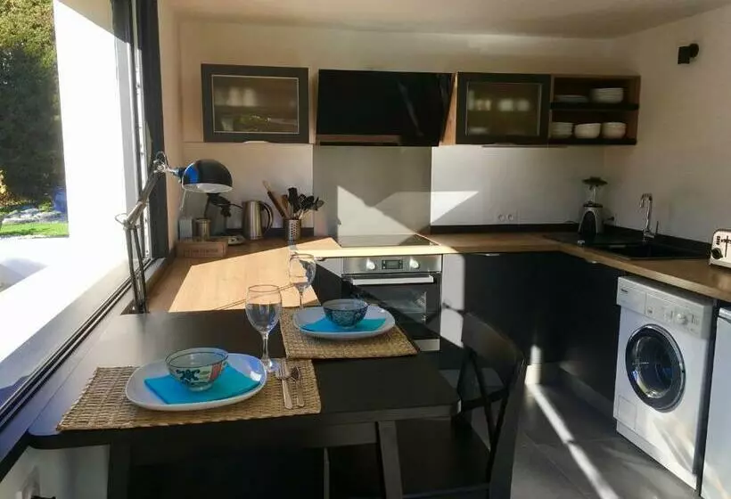 تختخواب و صبحانه Bed,kitchen And Swimming Pool Villa Esterel