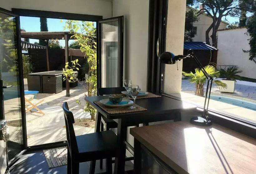 تختخواب و صبحانه Bed,kitchen And Swimming Pool Villa Esterel