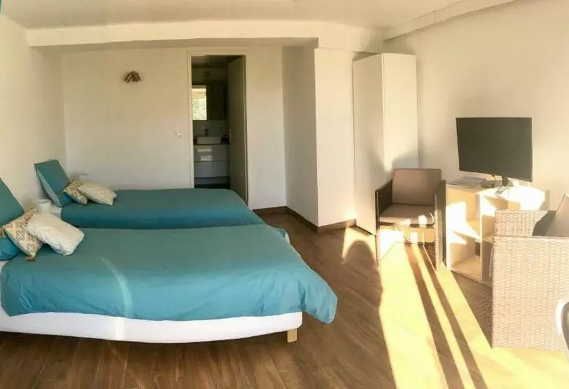 تختخواب و صبحانه Bed,kitchen And Swimming Pool Villa Esterel