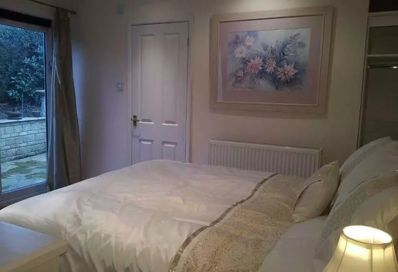 تختخواب و صبحانه Sunny Patch