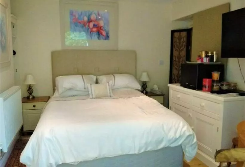 تختخواب و صبحانه Sunny Patch