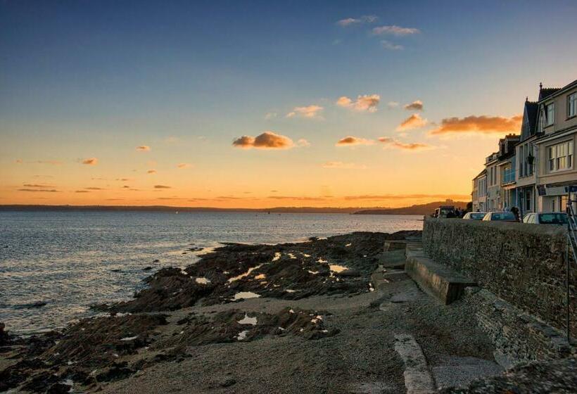 مبيت وإفطار The White House