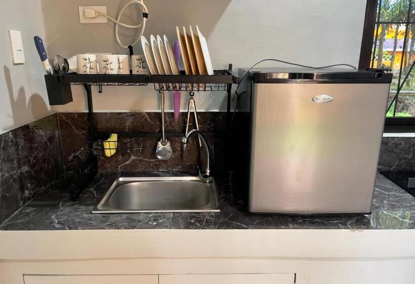 هتل Golden Sunset Inn