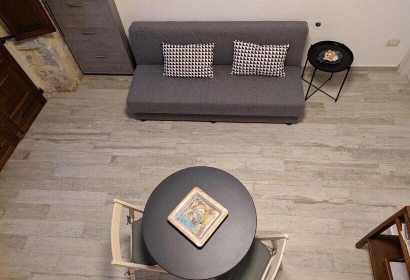 پانسیون Green And Orange Rooms