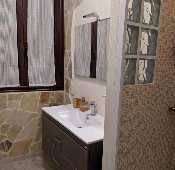 پانسیون Green And Orange Rooms