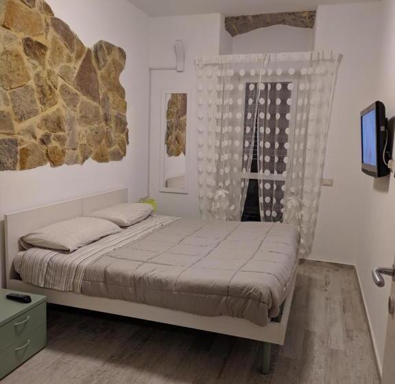 پانسیون Green And Orange Rooms