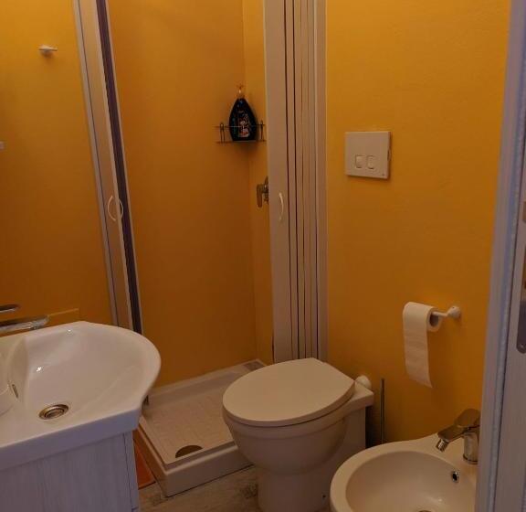 پانسیون Green And Orange Rooms