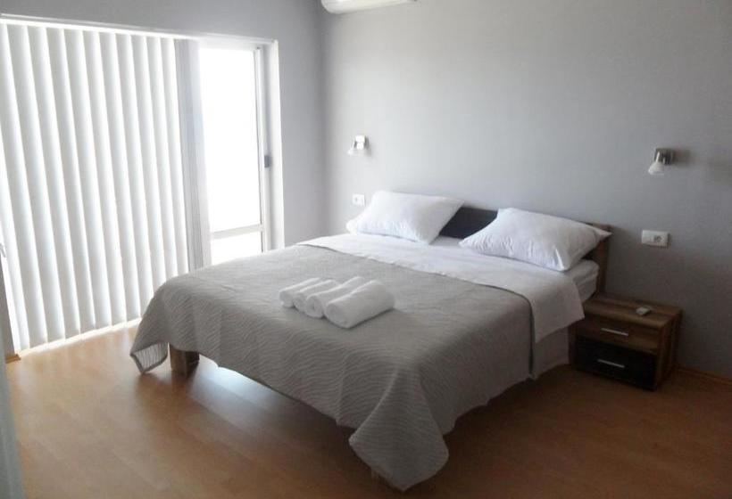 Beachside Apartments Znjan