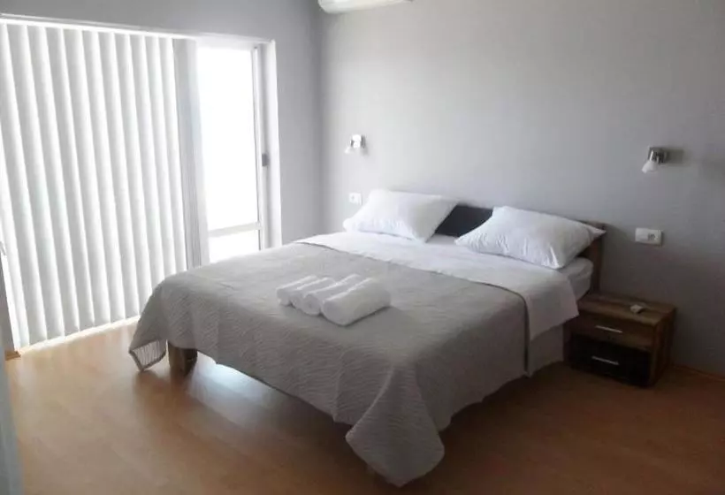 Beachside Apartments Znjan