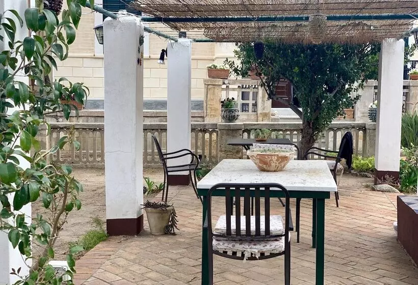 تختخواب و صبحانه Villino Eleonora