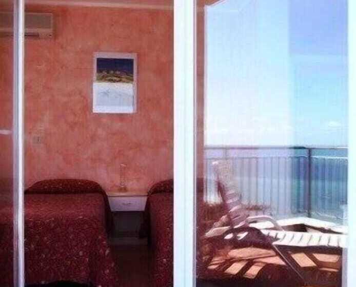 בית מלון כפרי Ambassador