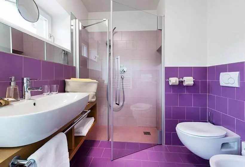 Отель Azalea Park