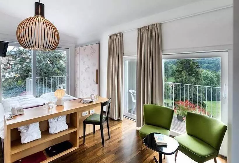 Отель Azalea Park