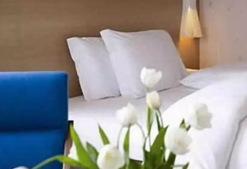 Отель Azalea Park