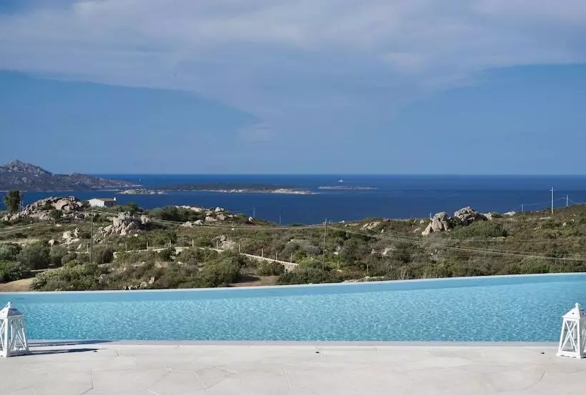 בית מלון כפרי Li Finistreddi