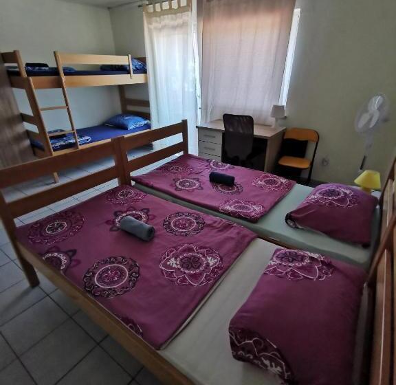 Albergue Back Budget Accomodation