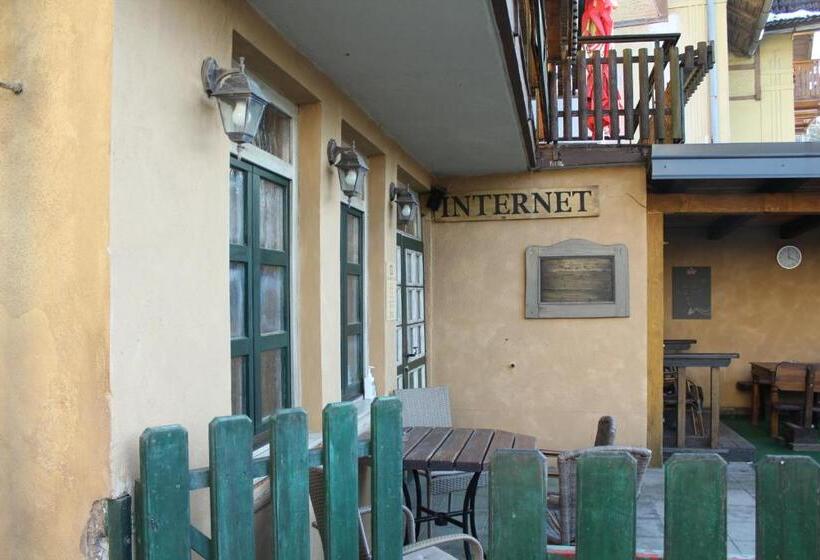 Albergue Back Budget Accomodation