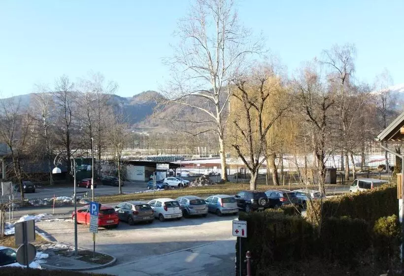 Retkeilymaja Back Budget Accomodation