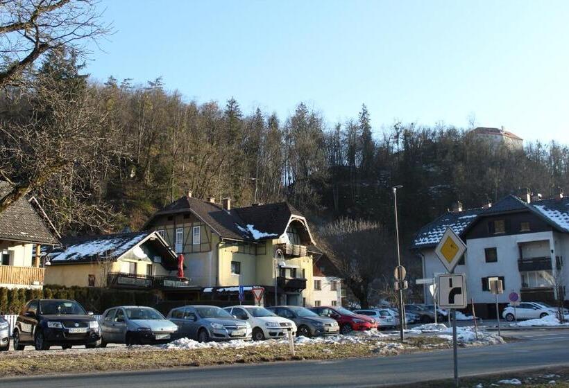 Albergue Back Budget Accomodation