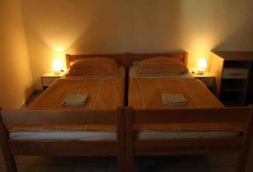 Retkeilymaja Back Budget Accomodation