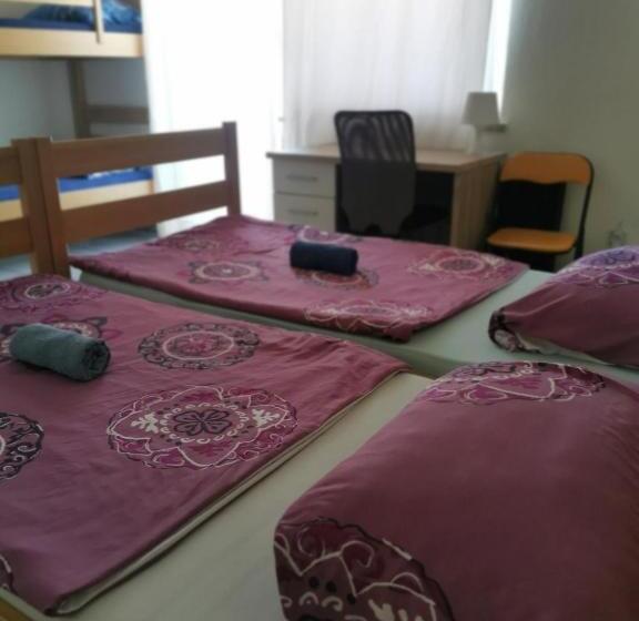 Albergue Back Budget Accomodation