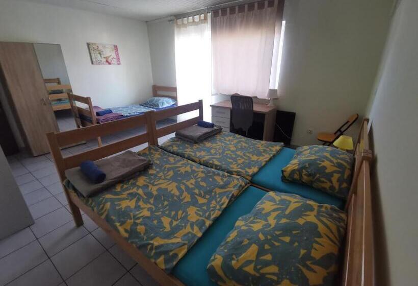 Albergue Back Budget Accomodation