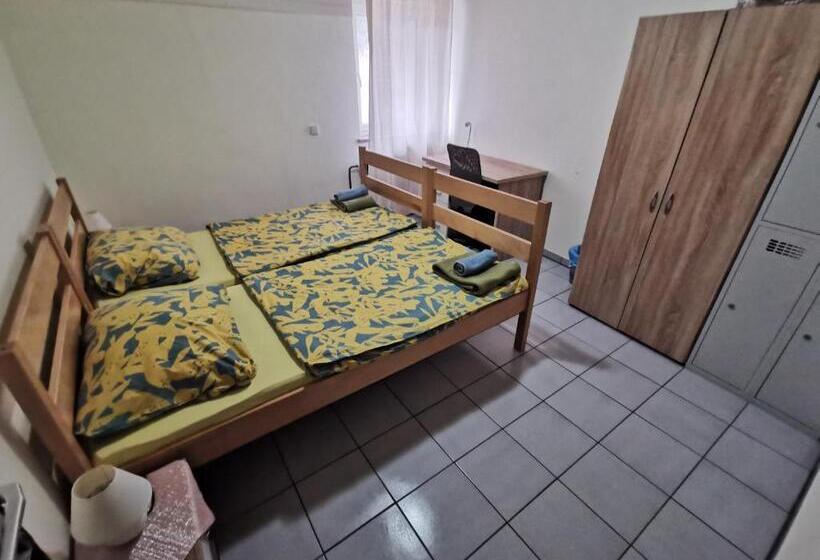 Albergue Back Budget Accomodation