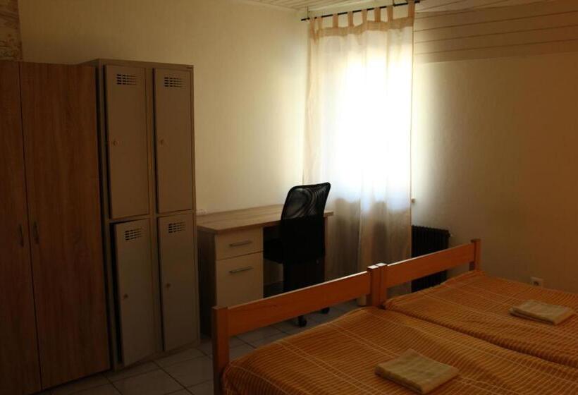 Albergue Back Budget Accomodation