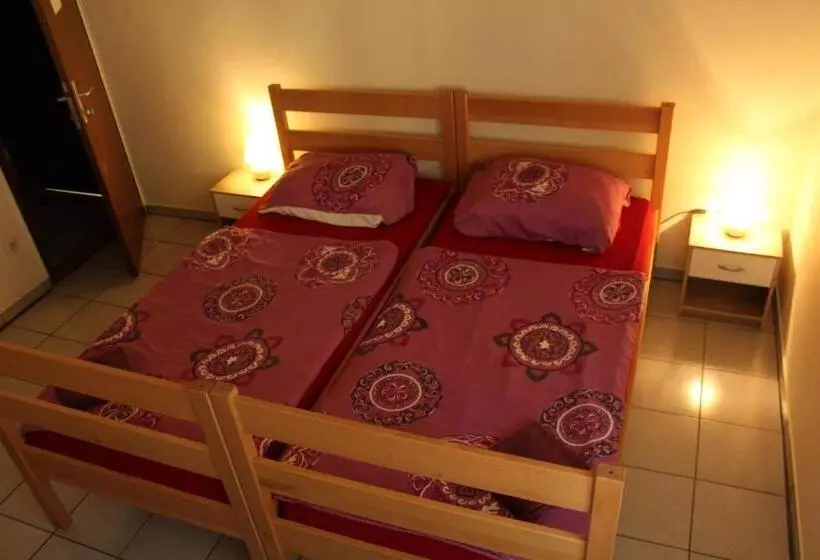 Retkeilymaja Back Budget Accomodation