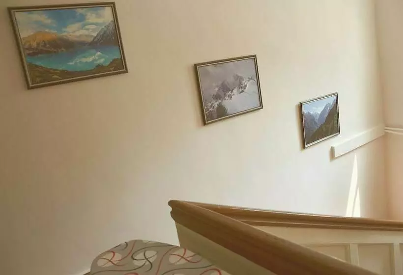 Alma Hostel