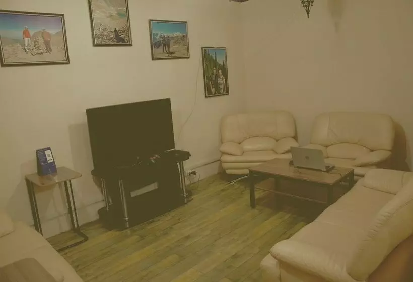 Alma Hostel