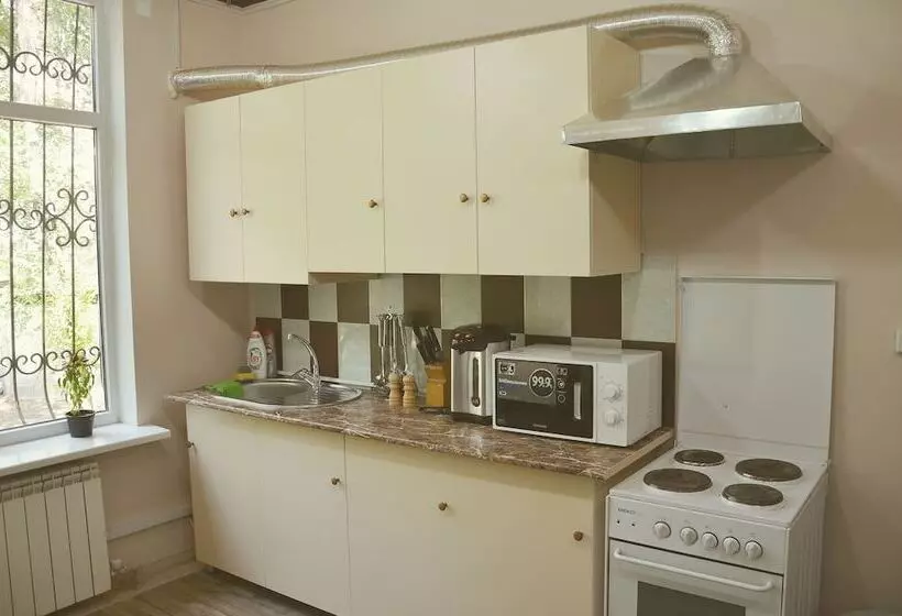 Alma Hostel