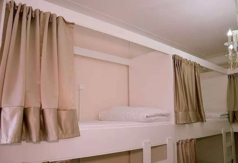 Alma Hostel