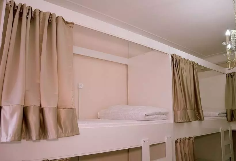 Alma Hostel