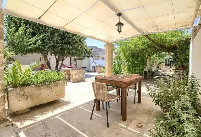 Aamiaismajoitus (B&B) La Cantina   Bb La Traja