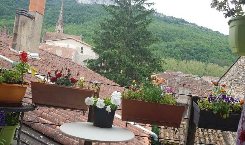 ベッドアンドブレックファースト La Porte Bleue