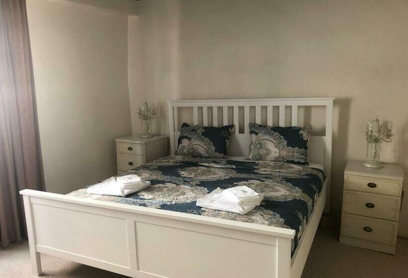 ベッドアンドブレックファースト La Porte Bleue