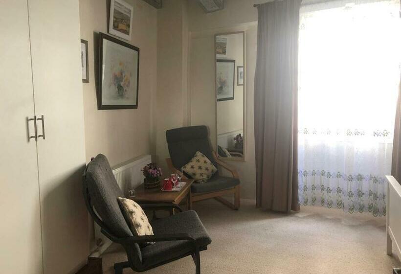 ベッドアンドブレックファースト La Porte Bleue