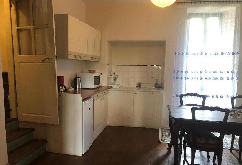 ベッドアンドブレックファースト La Porte Bleue