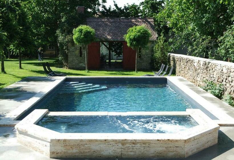 مبيت وإفطار Sárffy House