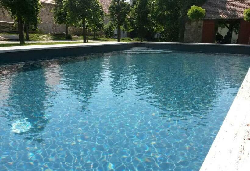 مبيت وإفطار Sárffy House